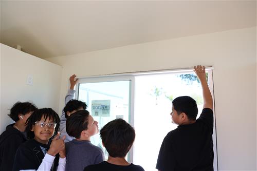 Studnets installing casting around the windows.